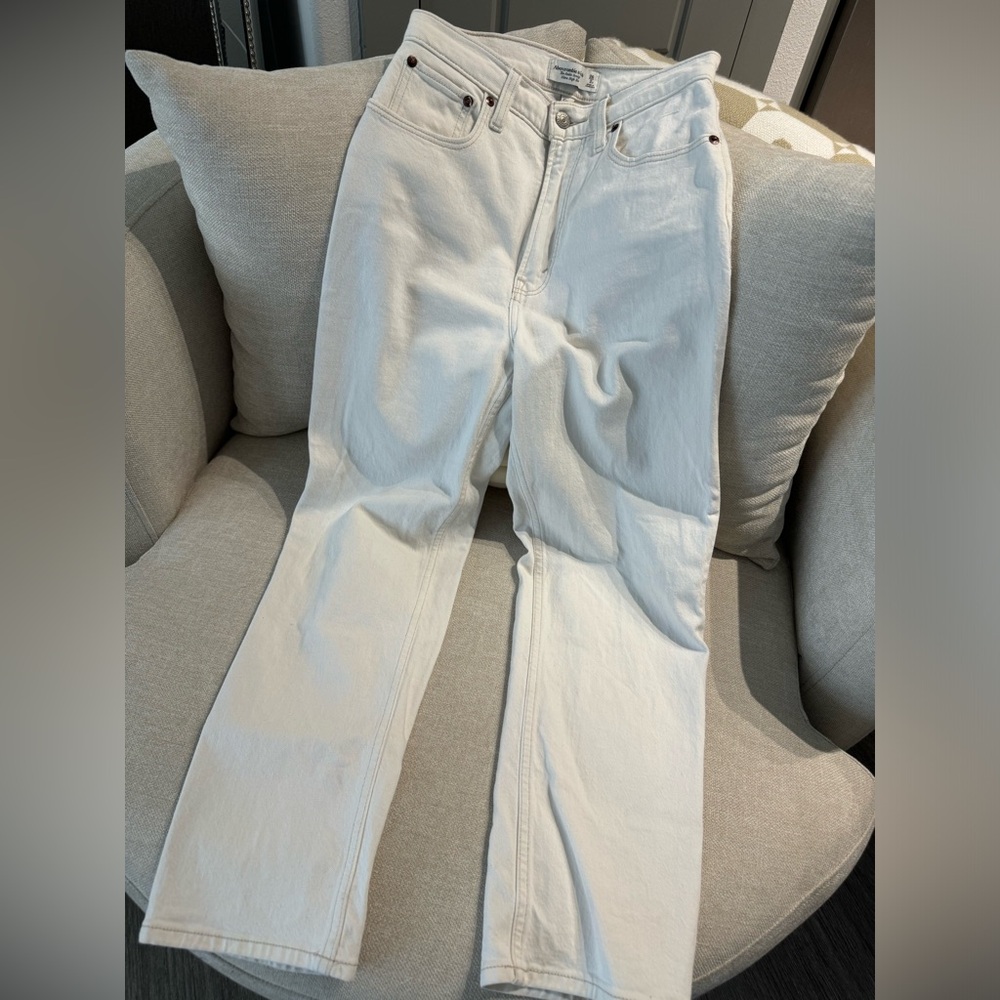 Abercrombie & Fitch Cream curve love Straight Leg Jeans.